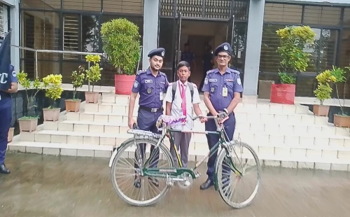 দামুড়হুদায় চুরি হওয়া বাইসাইকেল ফেরত পেল স্কুলছাত্র