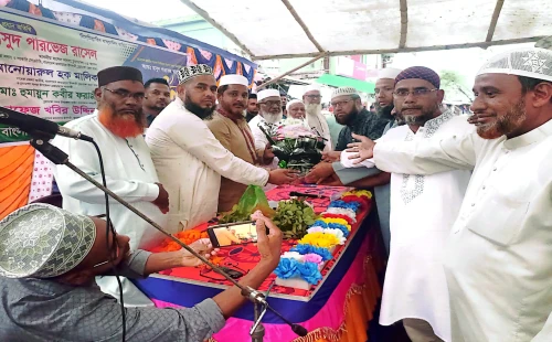 বদরগঞ্জ বাজারে সংবর্ধনা গ্রহণকালে এমপি মাসুদ পারভেজ রাসেল