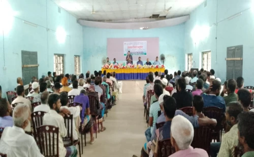 দামুড়হুদায় তুলা চাষিদের মধ্যে উপকরণ বিতরণ