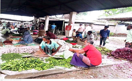 কুড়ুলগাছি বাজারে সবজির দাম ঊর্ধ্বমুখী