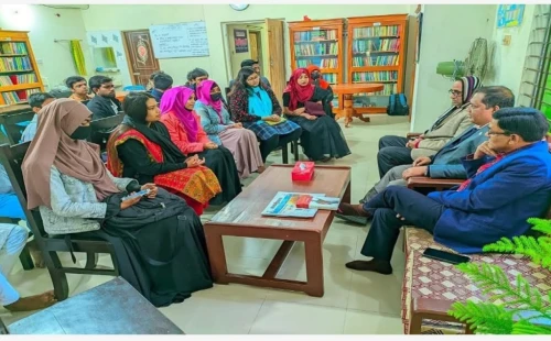 আলমডাঙ্গায় স্বয়ম্ভর পাবলিক লাইব্রেরির পাঠক বৈঠক