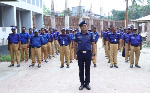 দর্শনা থানায় সাপ্তাহিক চৌকিদারি প্যারেড গ্রহণকালে পুলিশ সুপার রুহুল কবীর