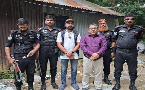 জীবননগরে লাইসেন্স ছাড়া টয়লেট্রিজ পণ্য তৈরি: লাখ টাকা জরিমানা, প্রতিষ্ঠান বন্ধ