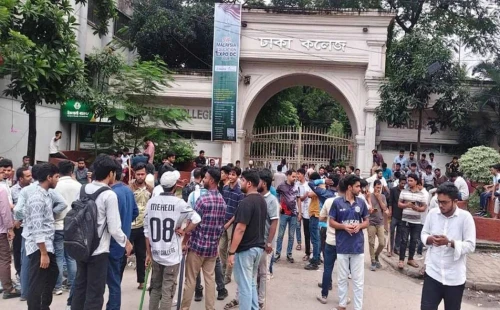 হঠাৎ অশান্ত শিক্ষাঙ্গন