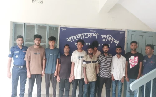 চুয়াডাঙ্গায় অনলাইন জুয়া চক্রের বিরুদ্ধে পুলিশের অভিযান