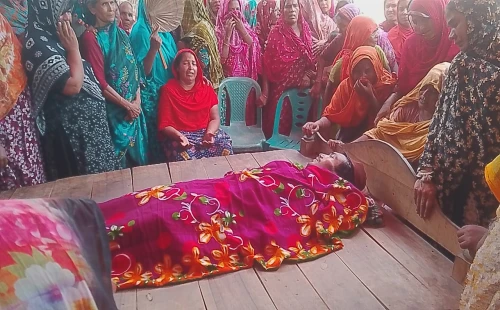 দামুড়হুদায় ত্রিমুখী মোটরসাইকেলের সংঘর্ষ