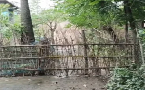 মেহেরপুরে ৪০ বছরের চলাচলের রাস্তা বন্ধের অভিযোগ