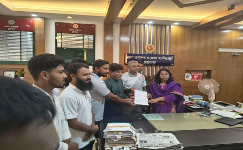 চুয়াডাঙ্গার ডিসি ইকোপার্কে খেলার মাঠ স্থাপন বন্ধের দাবিতে মানববন্ধন ও স্মারকলিপি প্রদান