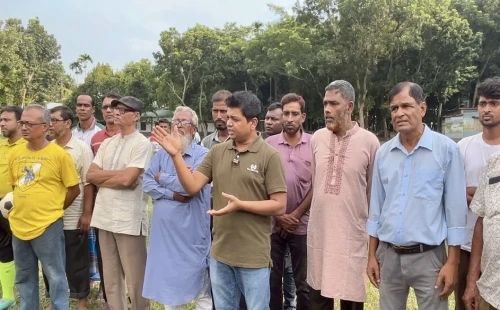 রামদিয়া কায়েতপাড়ায় ফুটবল টুর্নামেন্টের উদ্বোধনীকালে মোমিন মালিতা