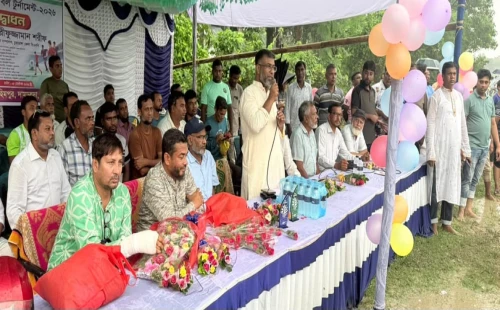 দামুড়হুদায় শহিদ জিয়া স্মৃতি ফুটবল টুর্নামেন্টের উদ্বোধনকালে শরীফ