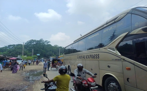 ঝিনাইদহে বাস-ইজিবাইক চলাচল নিয়ে দ্বন্দ্ব