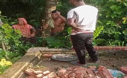 জীবননগরে বাড়ি নির্মাণে বাধা, দেয়াল ভাঙচুরের অভিযোগ