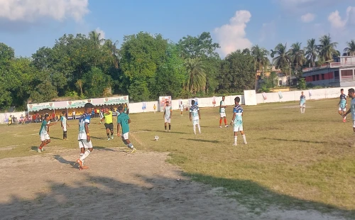 জীবননগরকে ৬-০ গোলে হারিয়ে জেলা প্রশাসক গোল্ড কাপের সেমিফাইনালে আলমডাঙ্গা
