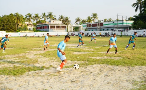 চুয়াডাঙ্গা জেলা প্রশাসক গোল্ডকাপ ফুটবল টুর্নামেন্টের সেমিফাইনালে জীবননগর পৌরসভা
