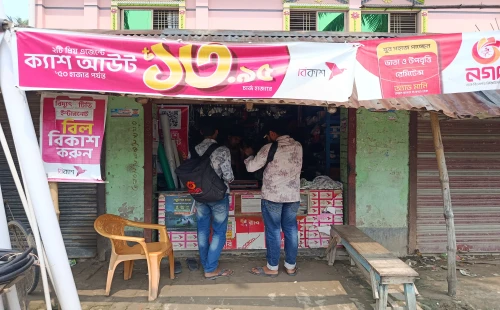 কুড়ুলগাছিতে টিনের চাল কেটে দোকানে চুরি