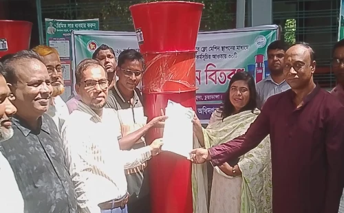 দামুড়হুদায় পেঁয়াজ সংরক্ষণে এয়ার ফ্লো মেশিন বিতরণ