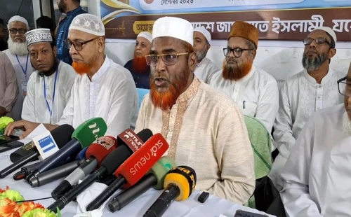 ঝিনাইদহে সাংবাদিকদের সঙ্গে ব্রিফিংকালে জামায়াতের কেন্দ্রীয় সেক্রেটারি গোলাম পরওয়ার