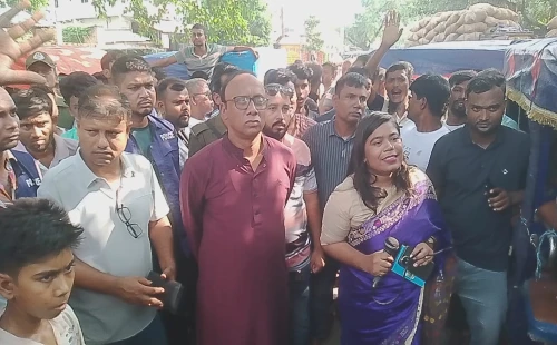 দামুড়হুদায় ইজিবাইক চালকদের আঞ্চলিক মহাসড়ক অবরোধ, যানজটে ভোগান্তি