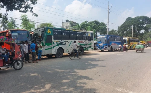 চুয়াডাঙ্গায় আন্তঃজেলার পাঁচটি রুটে বাস চলাচল বন্ধে যাত্রীদের চরম ভোগান্তি