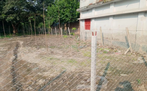 দামুড়হুদা জয়রামপুর তিন পরিবারের চলাচলের রাস্তায় তারকাটা, ইউএনওর কাছে অভিযোগ