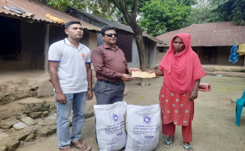 আলমডাঙ্গার বাঁশবাড়িয়ায় ঋণের চাপে বাবার আত্মহত্যা