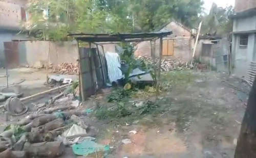 দামুড়হুদায় জমি বিরোধের জেরে নির্মাণাধীন প্রাচীর ও টিনের ঘর ভাঙচুরের অভিযোগ