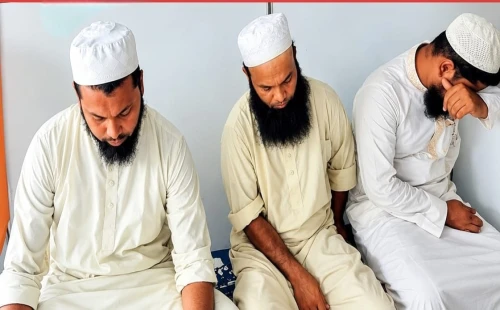 টাকা তোলার অভিযোগে ৩ জন পুলিশ হেফাজতে