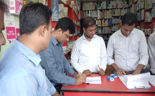 আলমডাঙ্গায় উপজেলা ও ওষুধ প্রশাসনের যৌথ অভিযানে