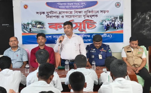 চুয়াডাঙ্গায় শিক্ষার্থীদের নিয়ে সড়ক নিরাপত্তা কর্মসূচি