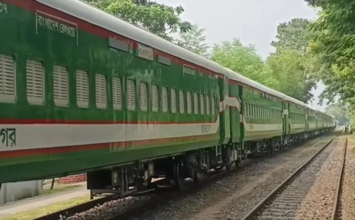 দর্শনা দিয়ে ভারত থেকে এলো ১৮টি রেল কোচ
