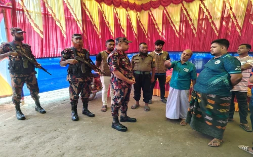 জীবননগরে দুটি পূজামণ্ডপ পরিদর্শন করেছেন