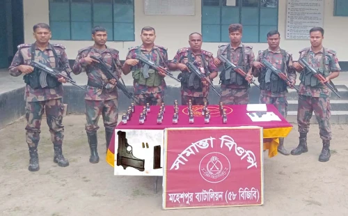 মহেশপুরে বিদেশি পিস্তল ও গুলি উদ্ধার