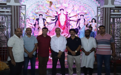 আলমডাঙ্গার বিভিন্ন পূজামণ্ডপ পরিদর্শনে পুলিশ সুপার মেহেদী শাহরিয়ার