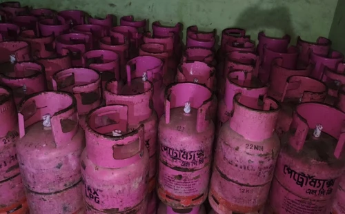 চুয়াডাঙ্গায় এলপিজি সিলিন্ডারের দাম নিয়ে মিশ্র প্রতিক্রিয়া
