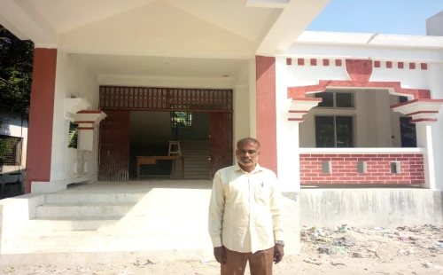 বেতনের আশায় যৌবনের ১৮ বছর পার