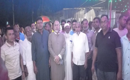 দর্শনায় ৫টি পূজামণ্ডপ পরিদর্শন করে অনুদান দিলেন বিএনপি নেতা মশিউর রহমান