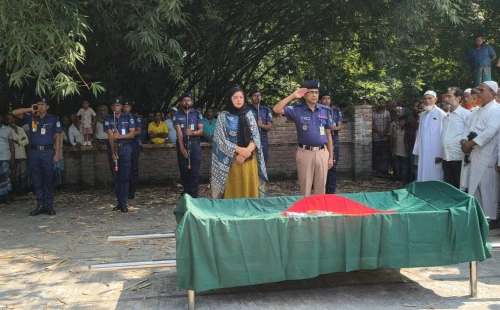 আলমডাঙ্গায় রাষ্ট্রীয় মর্যাদায় বীর মুক্তিযোদ্ধা মহাব্বত আলীর দাফন