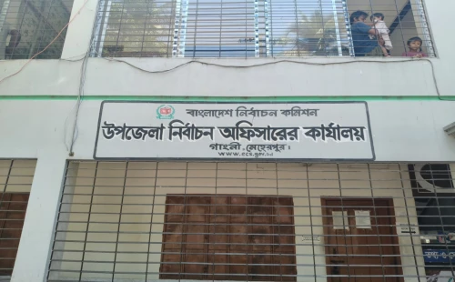 গাংনীতে সরকারি নির্দেশনা ছাড়াই নতুন ভোটারদের ছবি তোলা বন্ধ