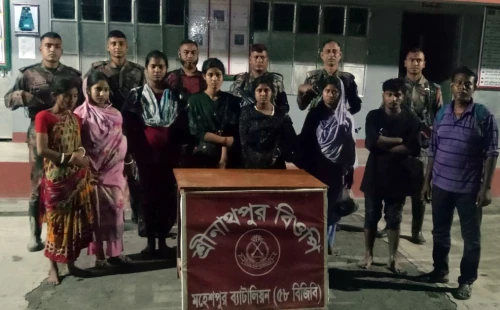 ৩ ভারতীয় নাগরিকসহ ৮ জন গ্রেপ্তার