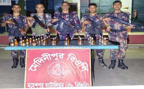 জীবননগরে পরিত্যক্ত অবস্থায় ৩৫ বোতল মদ উদ্ধার