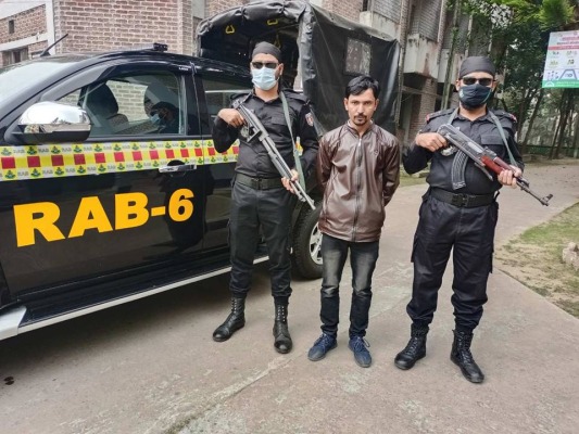 র‌্যাবের অভিযানে মাদক ও হত্যাচেষ্টা মামলার আসামিসহ গ্রেপ্তার ২