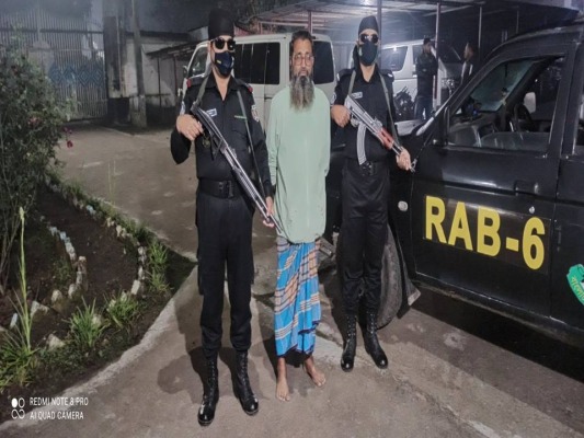 চুয়াডাঙ্গায় গাঁজা-ফেনসিডিলসহ দুই মাদক ব্যবসায়ী আটক