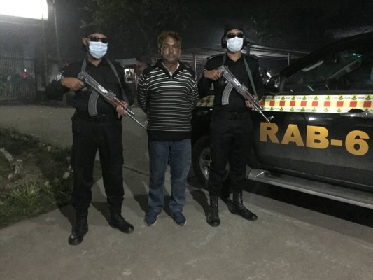 চুয়াডাঙ্গায় র‌্যাবের অভিযানে ওয়ারেন্টভুক্ত পলাতক আসামিকে গ্রেপ্তার