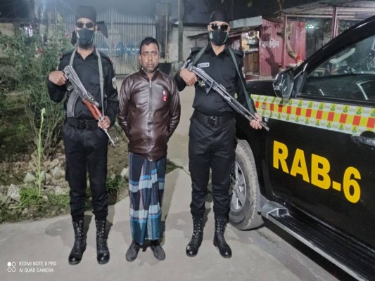 ঝিনাইদহে হত্যাচেষ্টা মামলার পলাতক আসামী গ্রেপ্তার