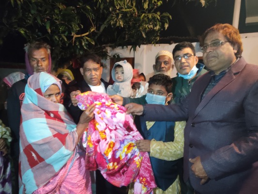 চুয়াডাঙ্গায় শীতার্ত মানুষের পাশে ইতালী প্রবাসী আলমগীর আলম