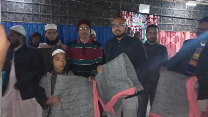 হিজলগাড়ী মাদ্রসায় কম্বল বিতরণ করলেন ইউএনও শামীম ভূইয়া