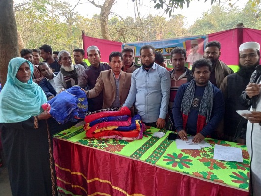 জয়রামপুরে দুঃস্থ অসহায়দের মধ্যে শীতবস্ত্র বিতরণ