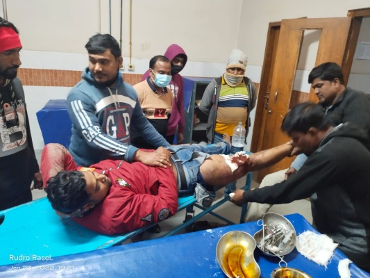 চুয়াডাঙ্গায় জেআর পরিবহন ও মোটরসাইকেলের মুখোমুখী সংঘর্ষ