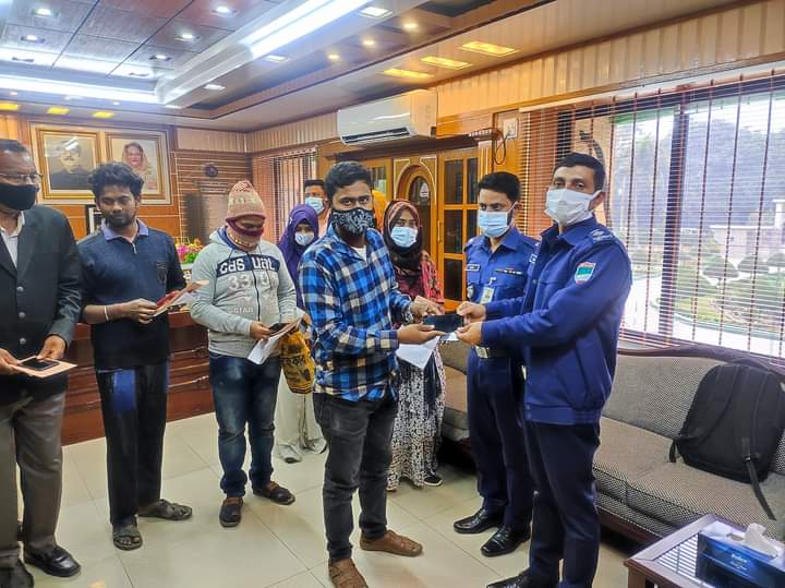 মেহেরপুরে হারিয়ে যাওয়া মোবাইল ফোন উদ্ধার করে মালিককে ফেরত