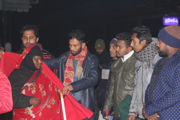চুৃয়াডাঙ্গায় ছাত্রলীগের শীতবস্ত্র বিতরণ